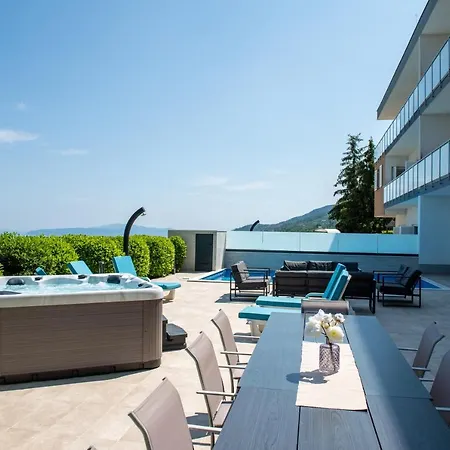 Sv, Petar וילה *