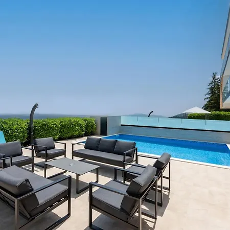 וילה Sv, Petar *