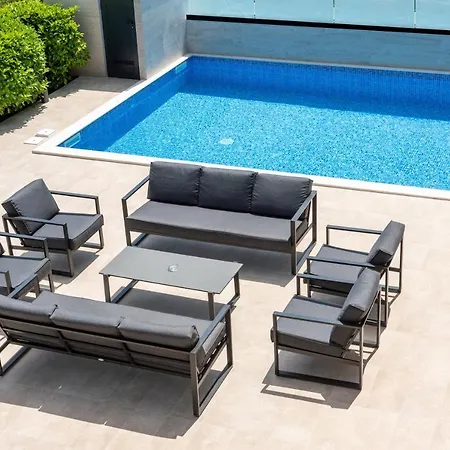 וילה Sv, Petar *