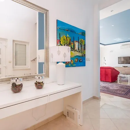 וילה Sv, Petar *