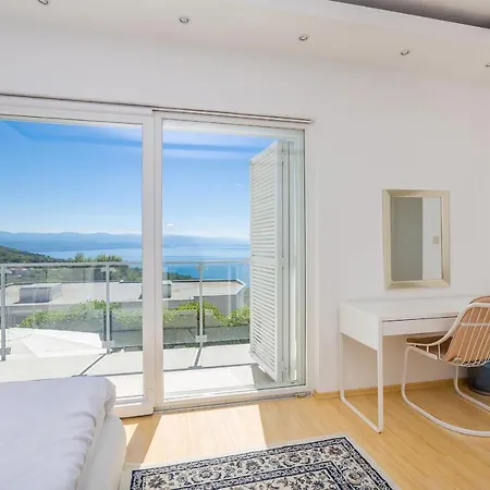 וילה Sv, Petar *