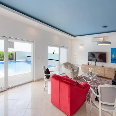 Sv, Petar וילה Ičići