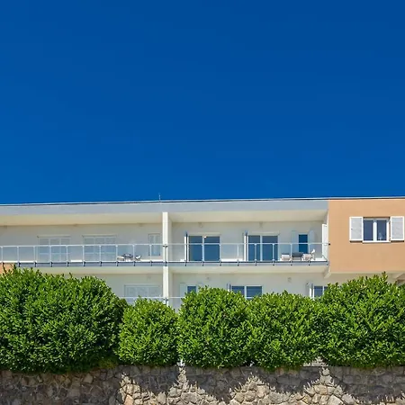 Sv, Petar Villa Ičići