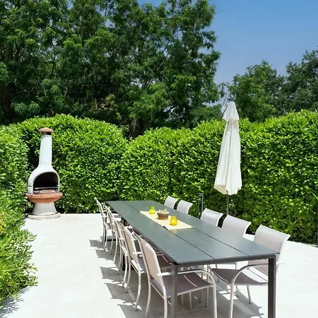 Sv, Petar Вилла